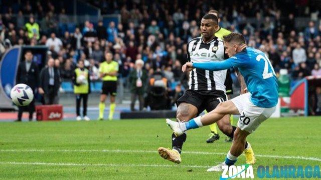 Napoli vs Udinese: Gol Telat Gagalkan Kemenangan Il Partenopei!